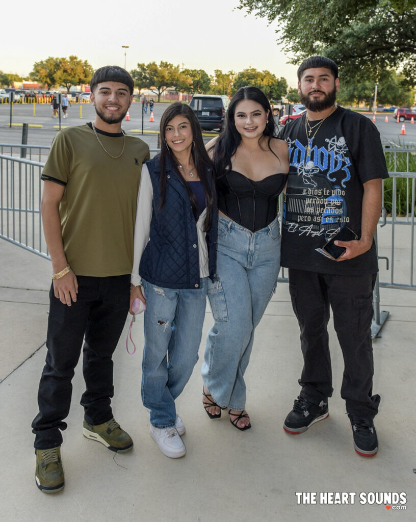 Fans - Junior H - Photo: Nacho DelaGarza